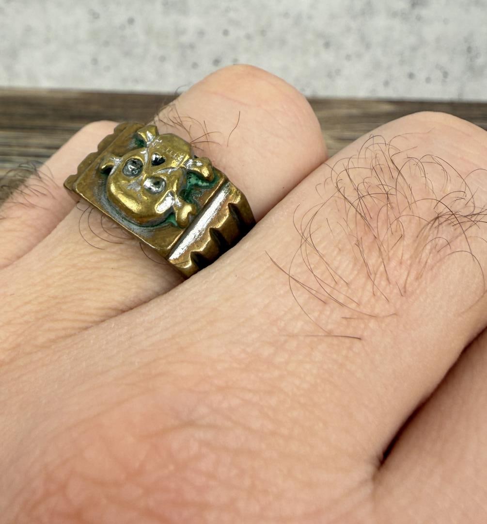 Vintage Motorcycle Biker Skull Crossbones Ring: Size 10 1/2