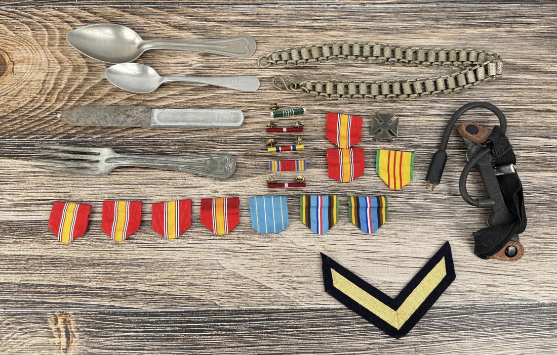 Assorted WW2 Vietnam US Army Items (1 of 7)