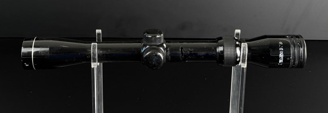Tasco 3-9x42 Rifle Scope: Duplex reticle.
