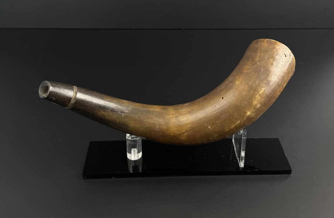 Early American Frontier Powder Horn: 12 1/4" long.