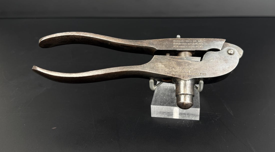 1882 Winchester .32 WCF Reloading Tool: Nice example.