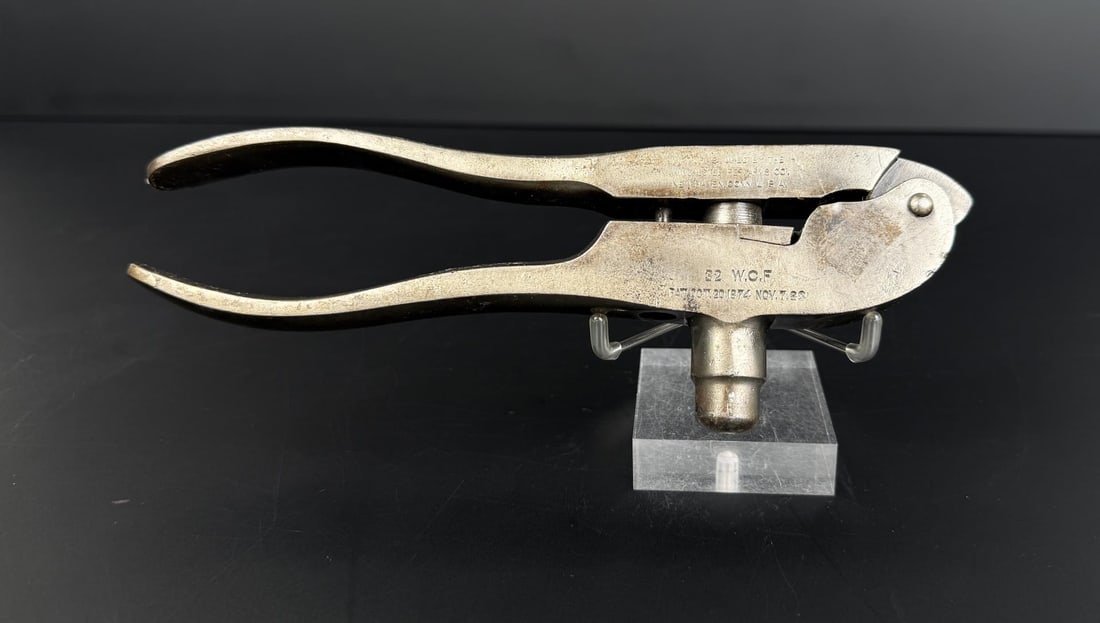 1882 Winchester .32 WCF Reloading Tool: Decent example