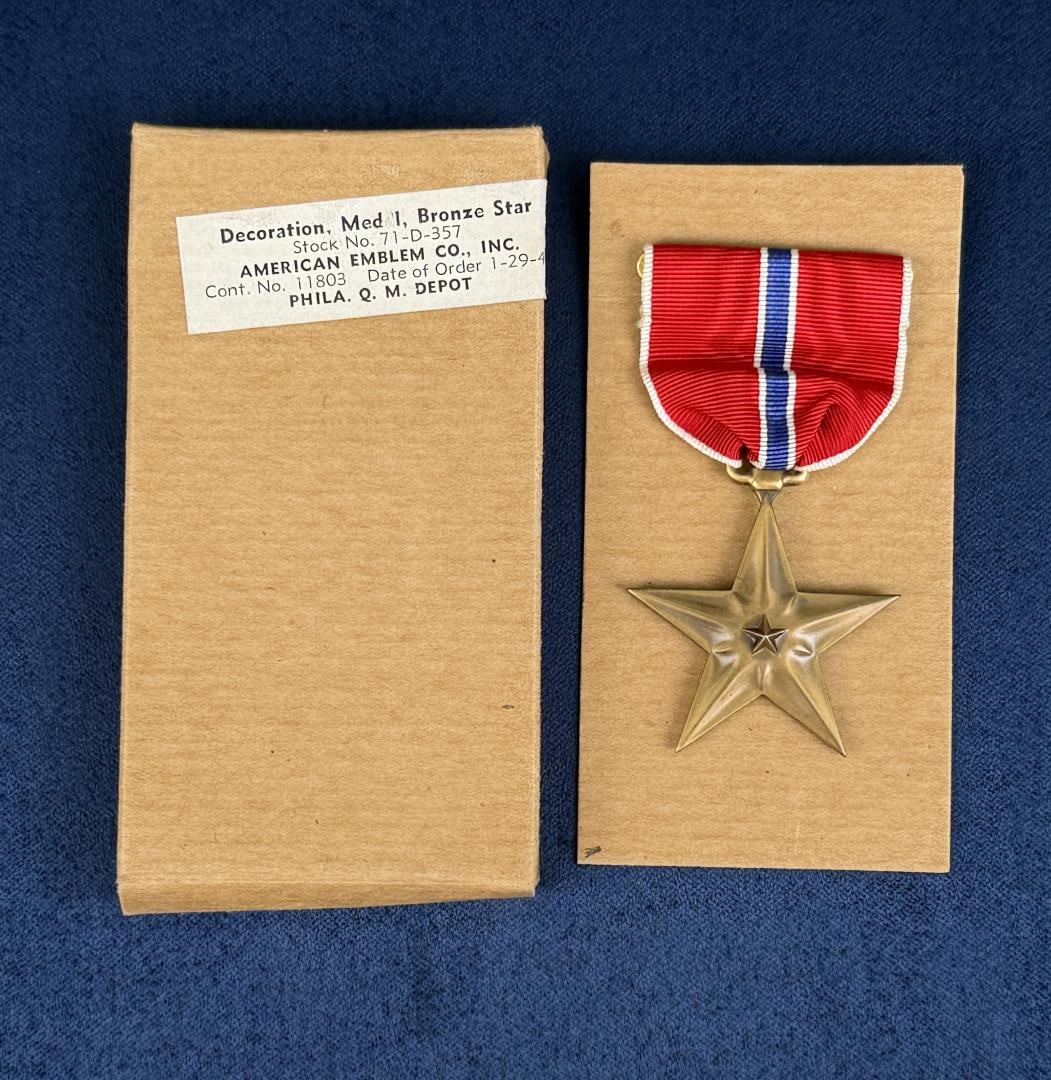 WW2 Bronze Star Medal (1 of 3)