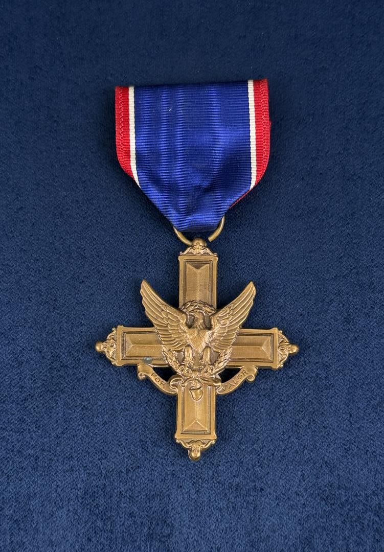 WW2 Distinguished Service Cross Medal: Nice example