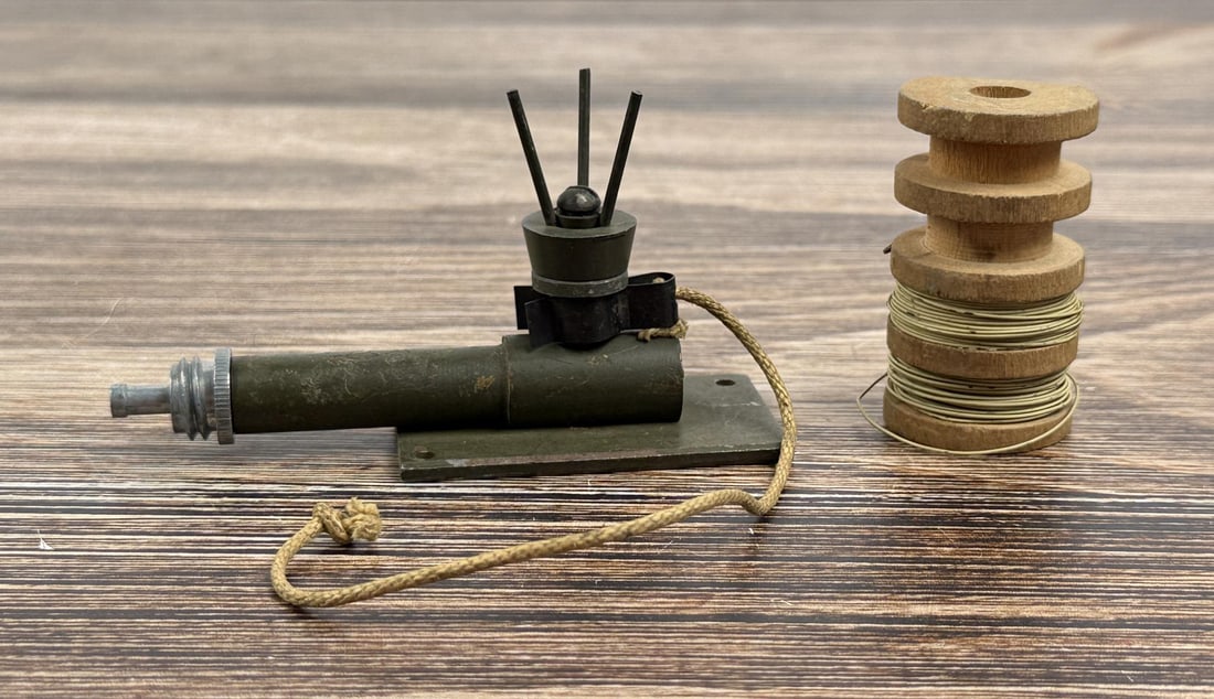 WW2 US Army Booby Trap Fuse M1A1 Pressure (1 of 4)