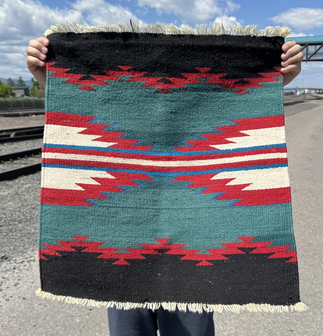 Zapotec Mexico Indian Pattern Southwest Rug: 23" by 25"