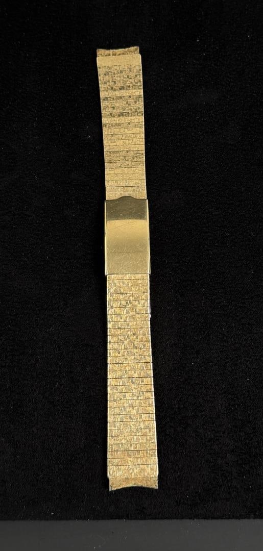 Speidel Gold Filled Watch Bracelet: 10K gold filled. 5/8" by 6 3/8. 25.32 grams.
