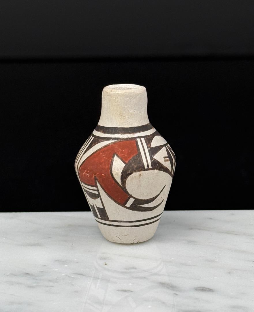 Loretta Navasie Hopi Pueblo Miniature Pot (1 of 6)