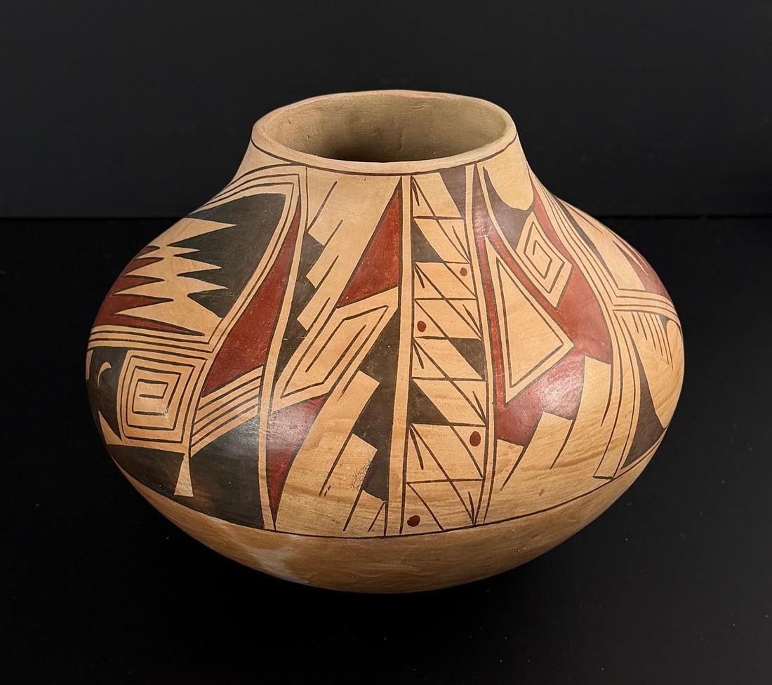 Mata Ortiz Pot (1 of 5)