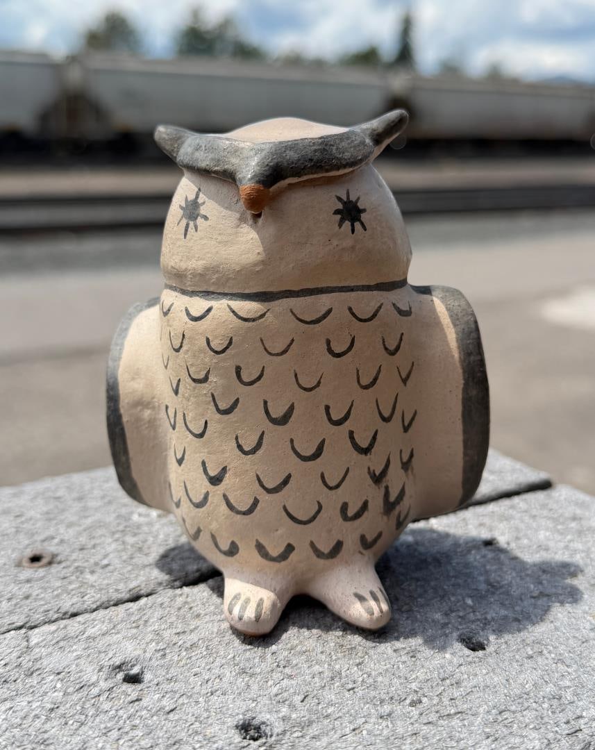 Josephine Arquero Cochiti Pueblo Pottery Owl (1 of 6)