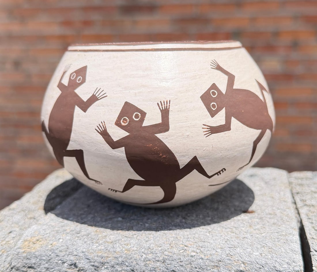Carmel Lewis Acoma Pueblo Pottery Lizard Jar: 4 1/2" diameter, 3 1/8" tall. Cracked.