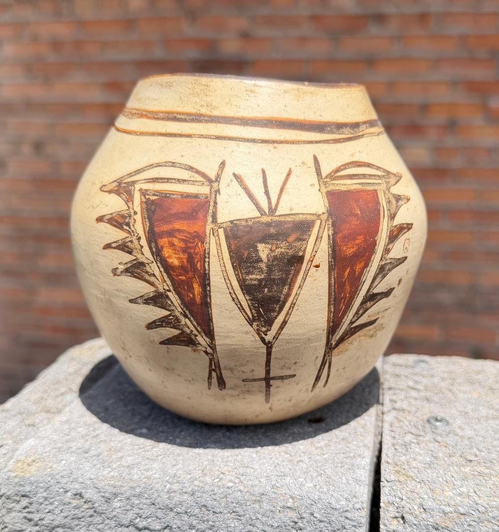 Historic Hopi Pueblo Pottery Jar (1 of 7)