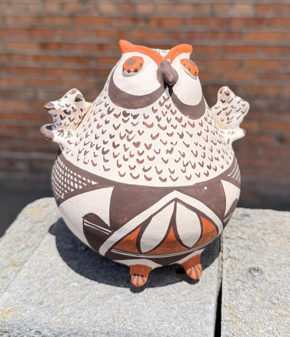 Joyce Leno Acoma Pueblo Pottery Owl (1 of 7)