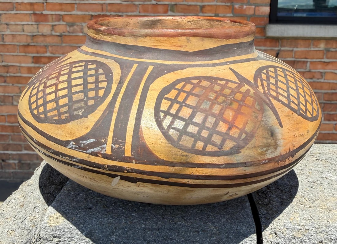 Historic Hopi Pueblo Butterfly Pattern Olla Jar: 7 3/8" diameter, 4 1/8" tall.