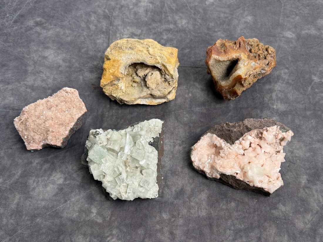 Collection of Mineral Specimens: Pink Heulandite, Hydroxyapophyllite, and agate. 6.8lbs