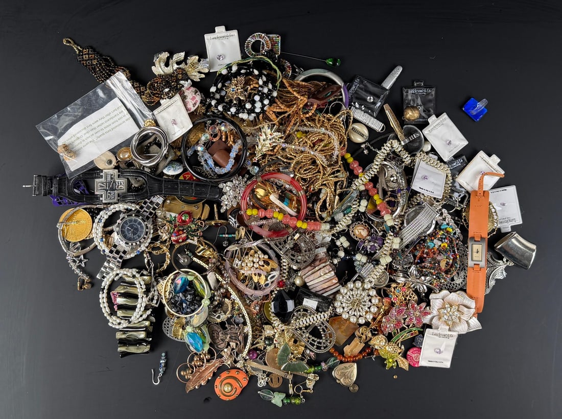 5 Pounds of Costume Jewelry (1 of 5)