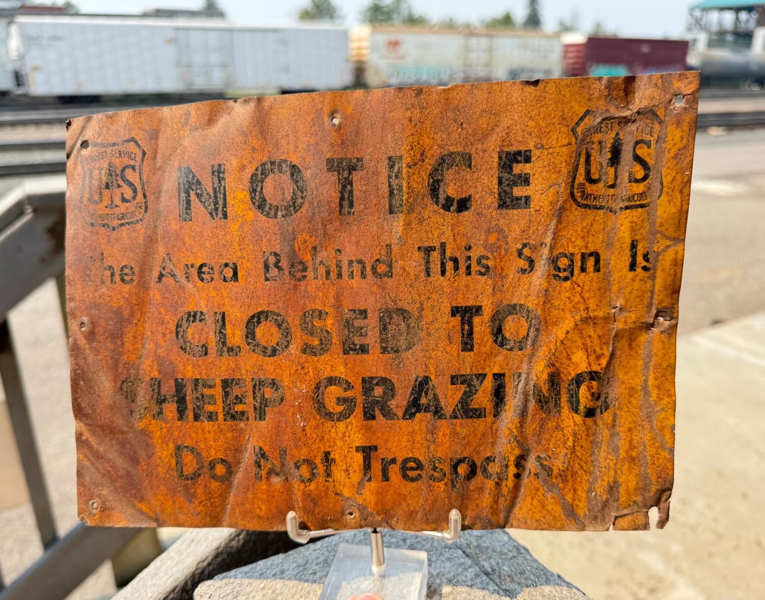 USFS US Forest Service Closed Grazing Sign: Rough condition. 7" by 10"