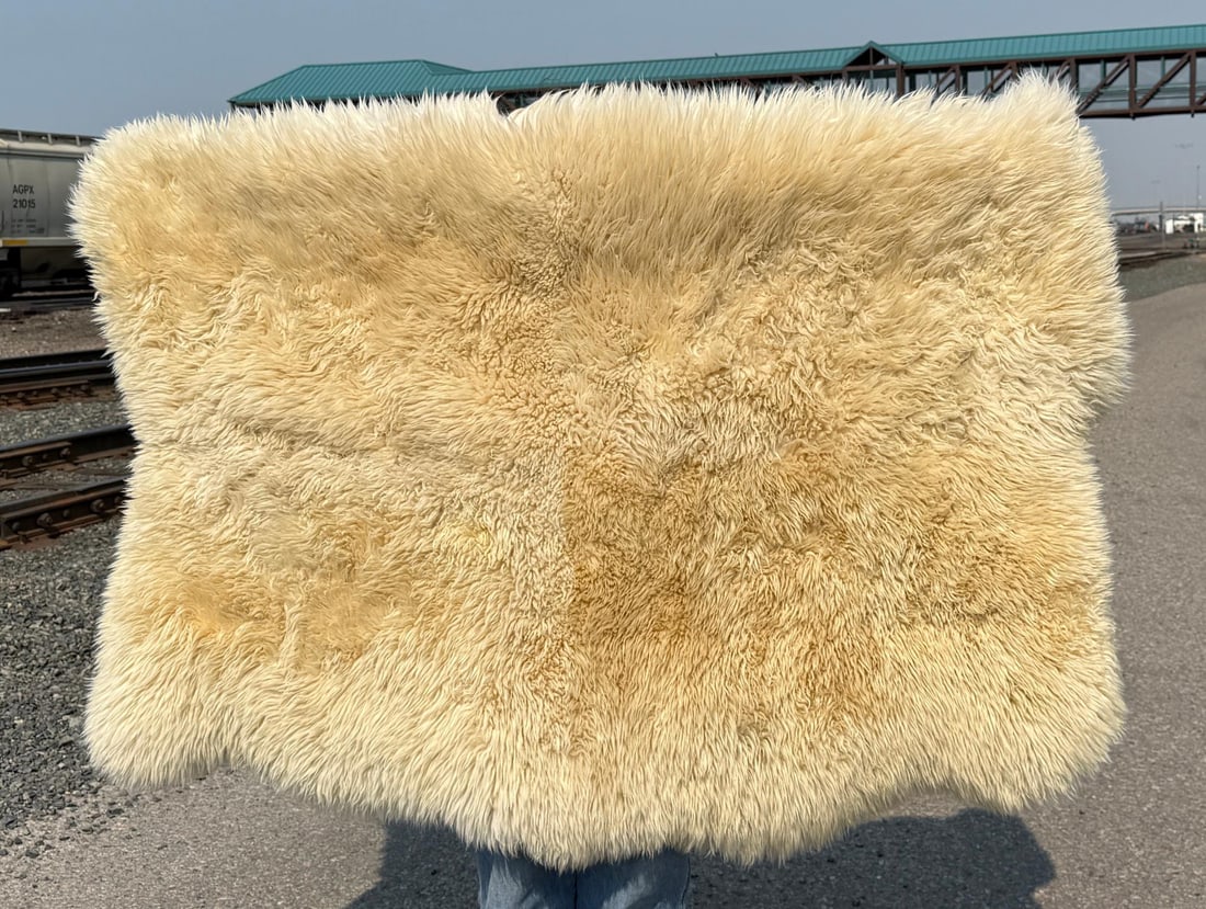 New Zealand Sheepskin Wool Rug Throw: 45" by 74"