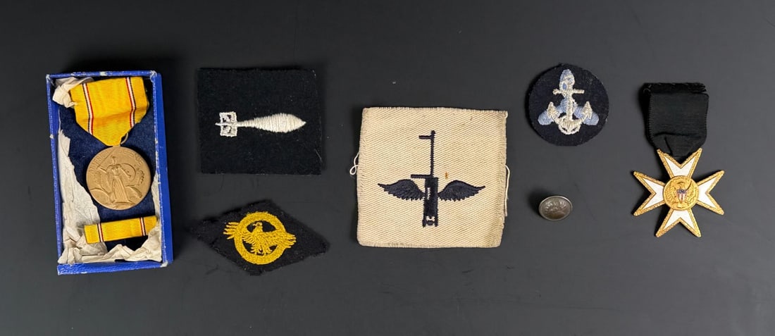 Collection of WW2 Patches and Medals: Nice grouping