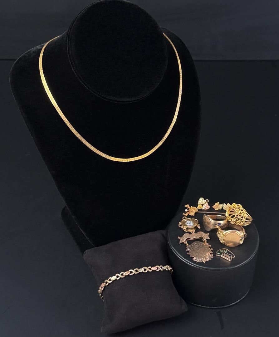 Collection of 10k Gold Jewelry: 34.22 grams. Lot requires payment via non credit card only.