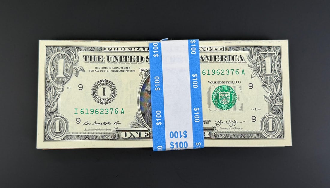 $100 Face Sequential $1 Bills Booklet Money Pad: Last digits of bills are sequential. Glued top seam of notes to make a tear off booklet.