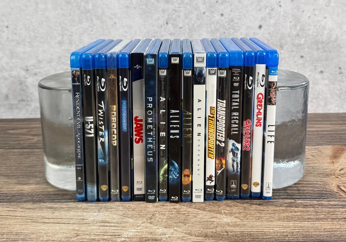 Collection of Blu-Ray Movies: Nice grouping of movies with two sealed.