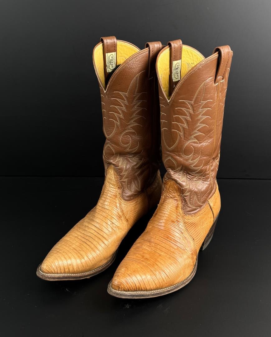 Nocona Tan Two Tone Lizard Western Cowboy Boots: Size 9 1/2 E. Light tan leather is lizard, dark leather is cow.