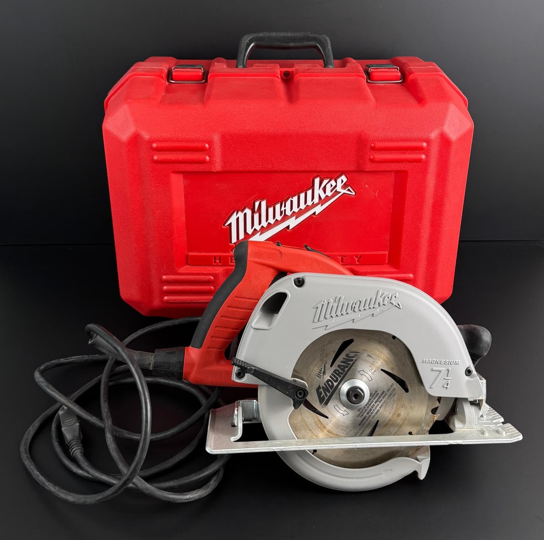 Milwaukee 15 Amp Tilt-Lok Circular Saw: Model 6390-21. 7-1/4". In working condition.