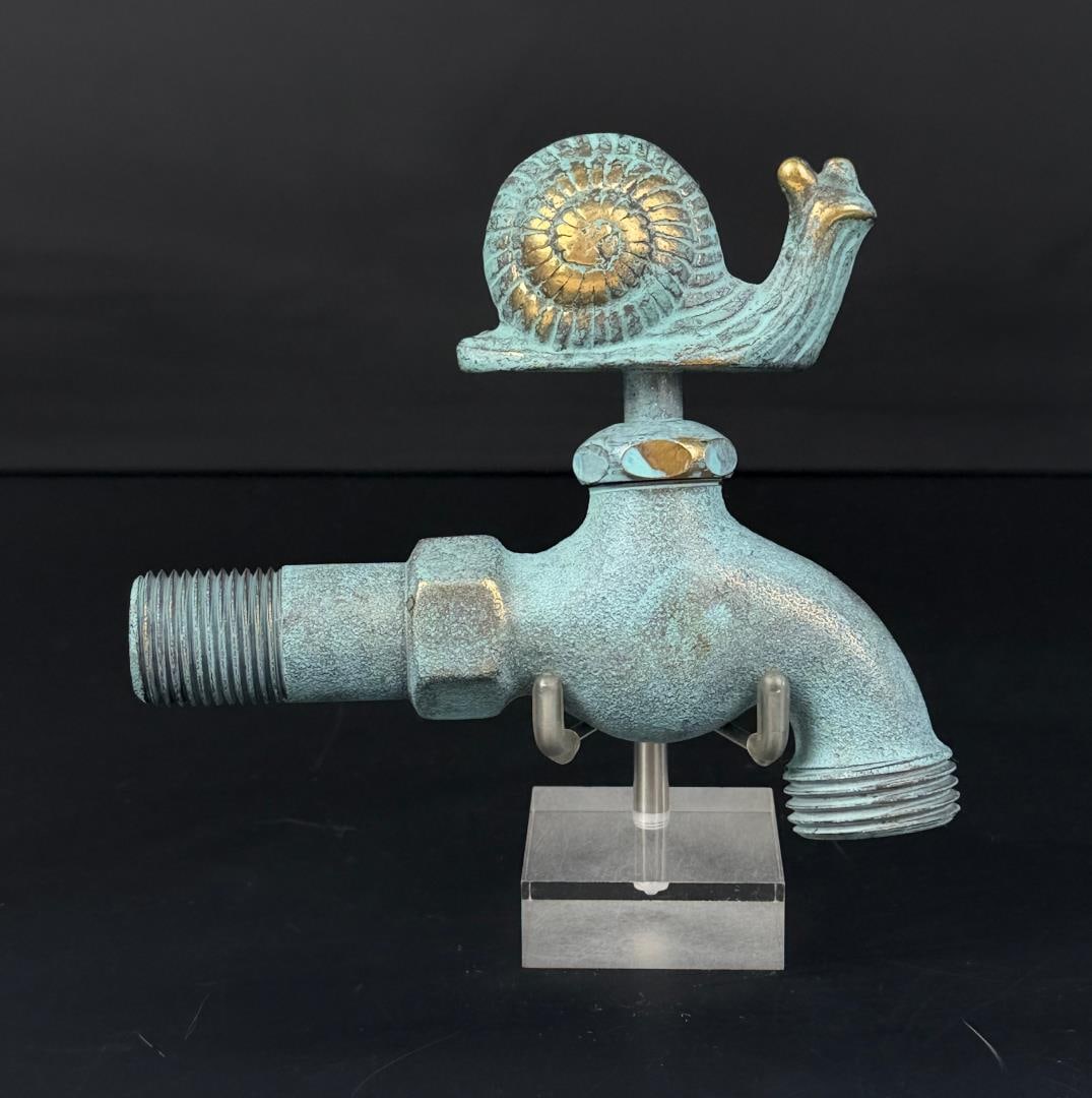 Bronze Snail Handle Garden Water Hose Tap: 1" by 4" by 5".