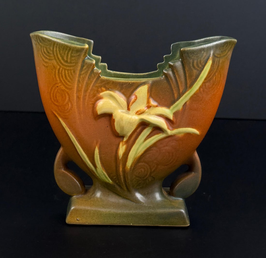 Roseville Pottery Zephyr 205-6 Lily Fan Vase: 2 7/8" by 6 1/8" by 6 7/8".