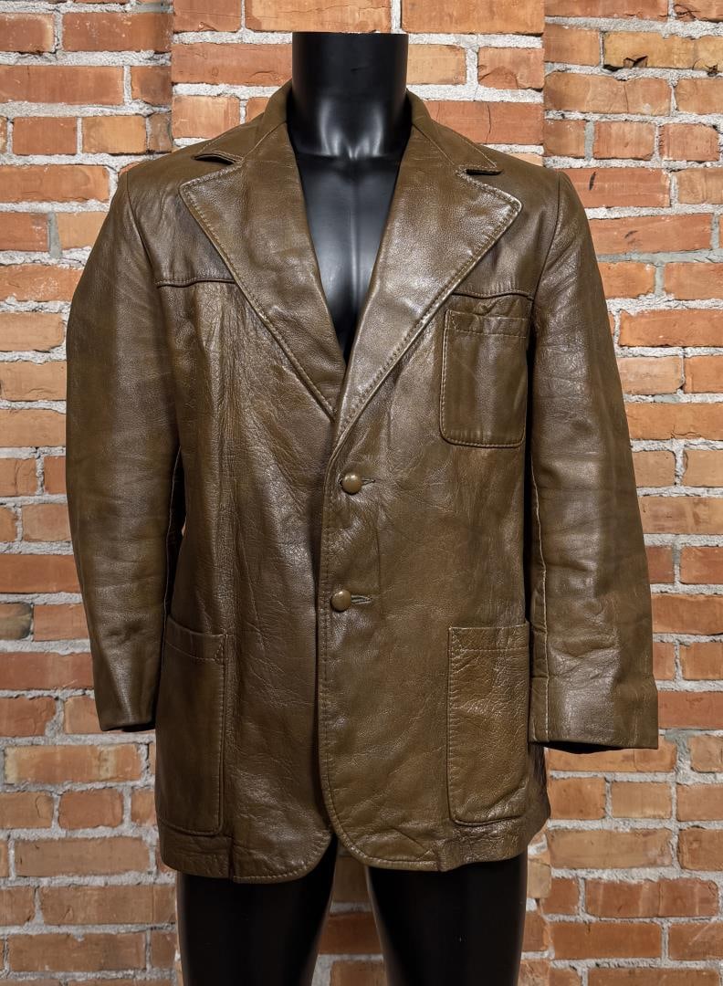Vintage Reed Sportswear Leather Jacket: 22" armpit to armpit, 31 1/2" long, 19" shoulder to shoulder.