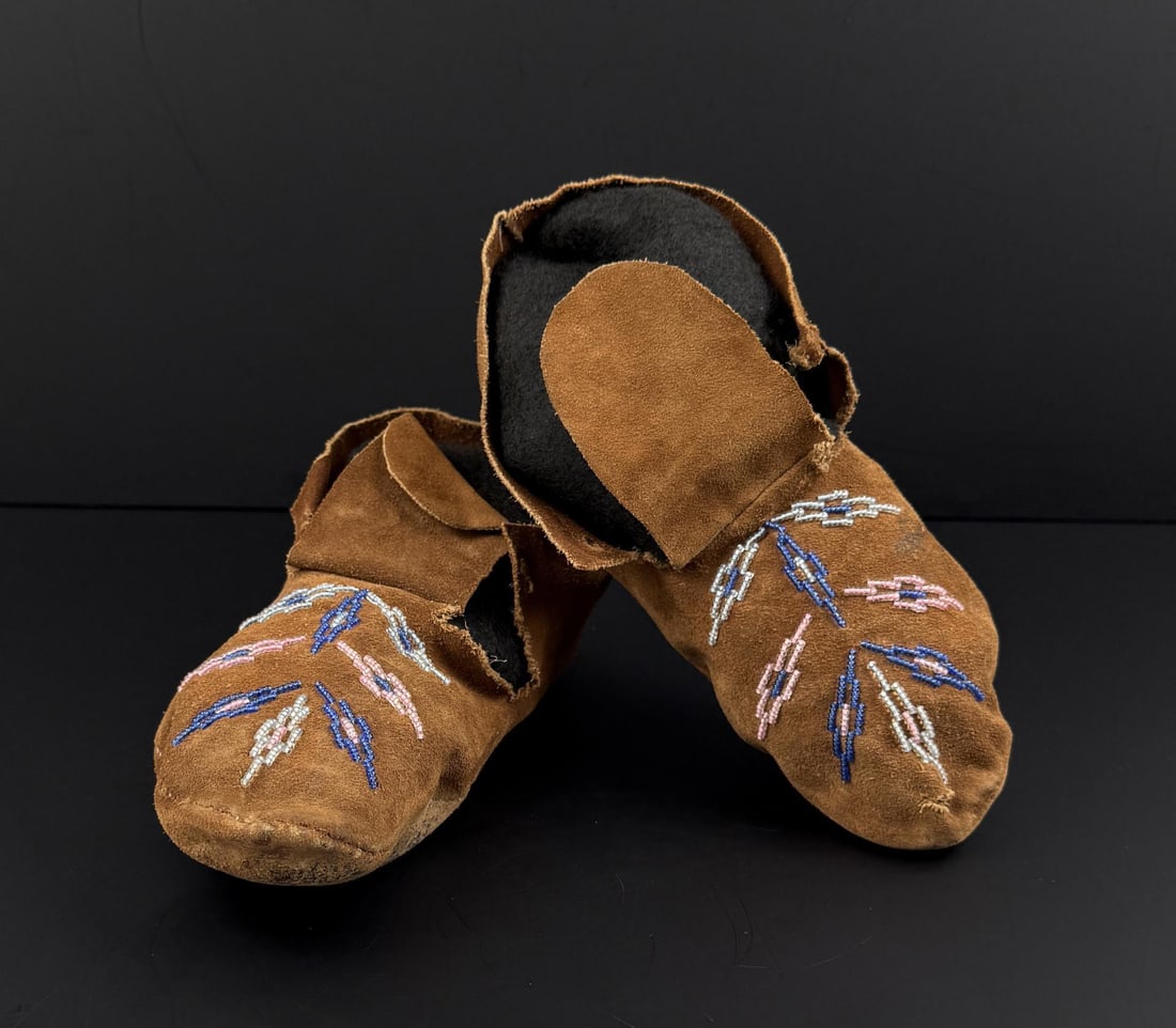 Cree Native American Indian Beaded Moccasins: 4" wide by 9 3/8" long. First Quarter of the 20th Century.