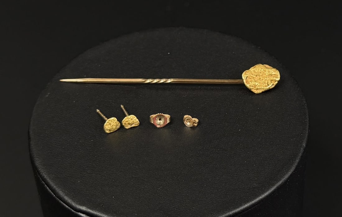 22K Gold Nugget Stick Pin and Earrings: 14K stick pin and earring posts mounted with 22k gold nuggets. 2.71 grams. Lot requires payment via non credit card only.