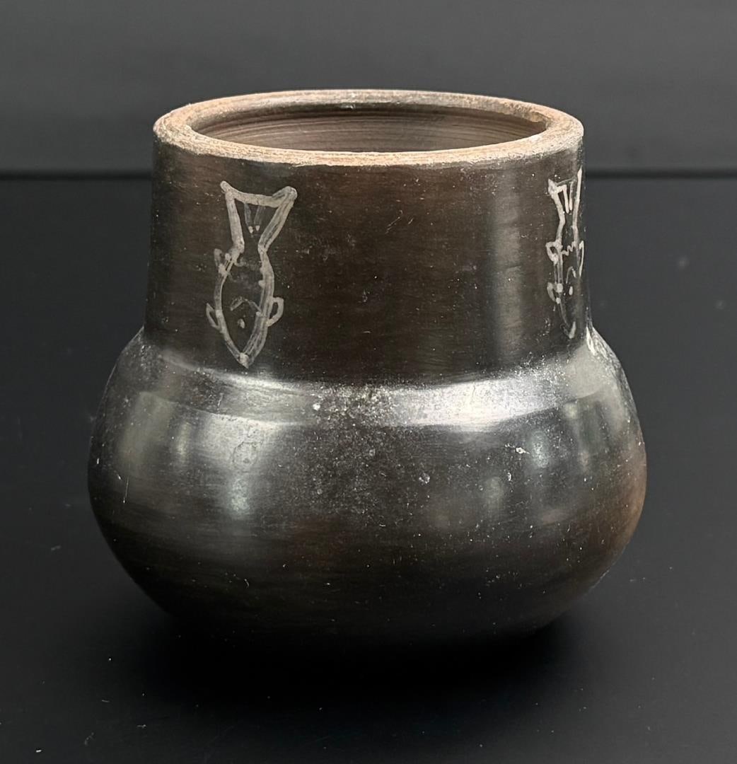 Fishing Bear Native American Indian Pot: 3 1/2" diameter, 3 1/8" tall.
