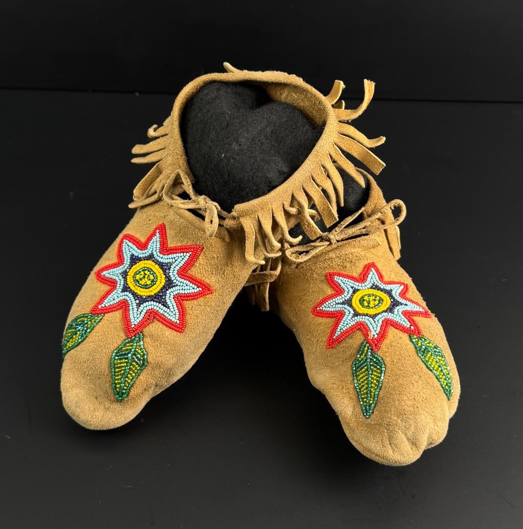 Plateau Native American Indian Beaded Moccasins: 9 1/4" long. First half of the 20th Century.