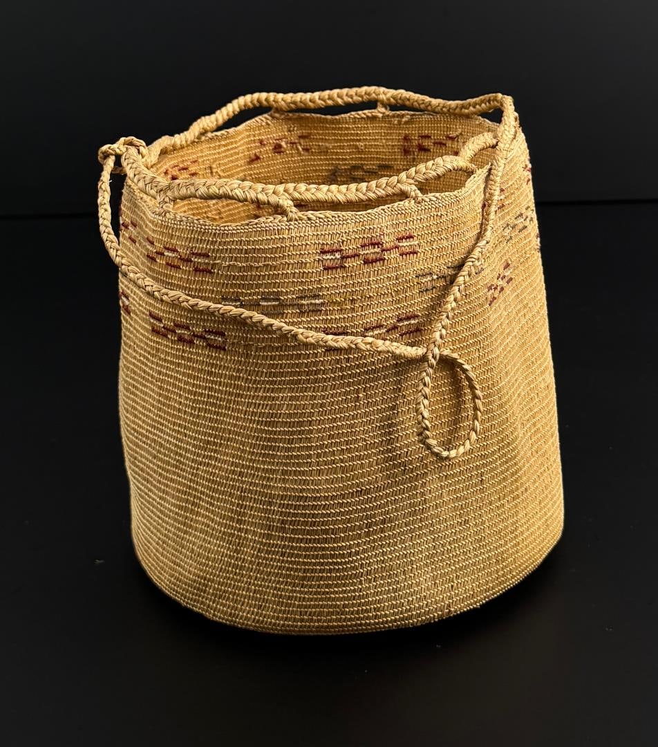 Alaskan Inuit Eskimo Attu Aleut Basket: 6 1/2" tall, 6 1/4" diameter.