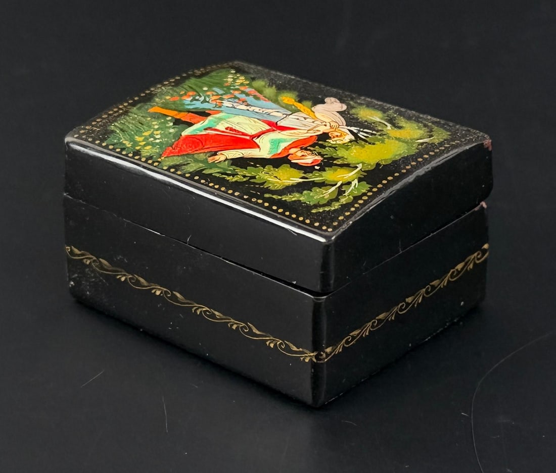 Russian Fairy Tale Lacquer Box: 2" by 1 5/8" by 1"