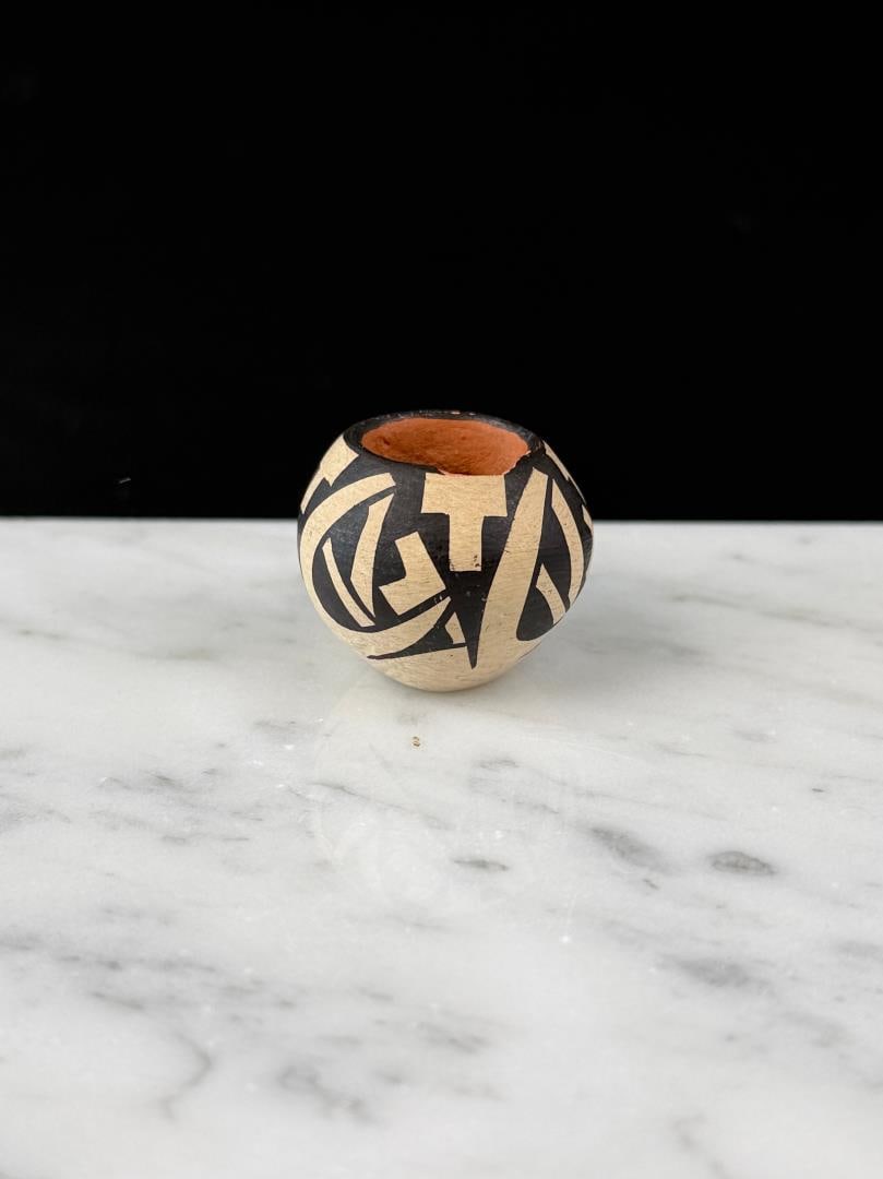 Miniature Jemez Pueblo Pot (1 of 6)