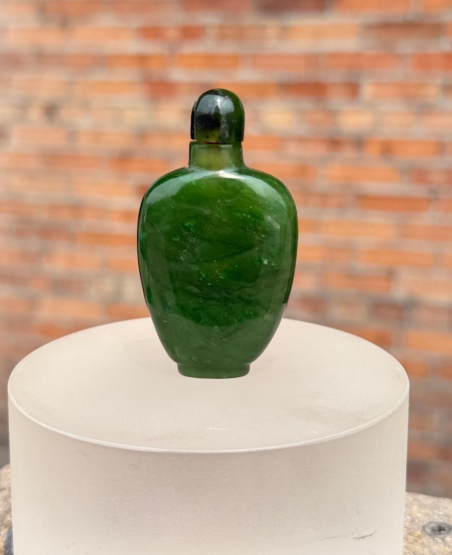 Chinese Nephrite Jade Snuff Bottle - 2