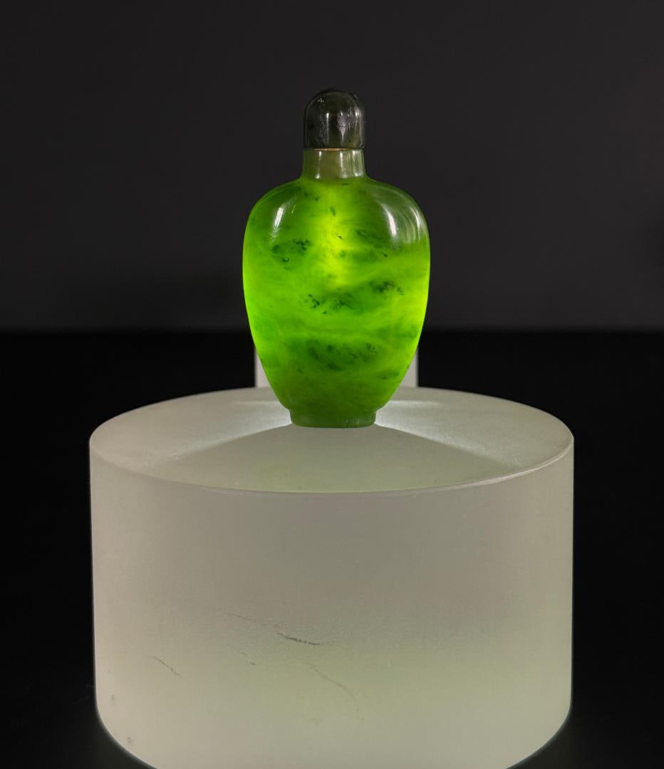Chinese Nephrite Jade Snuff Bottle - 4