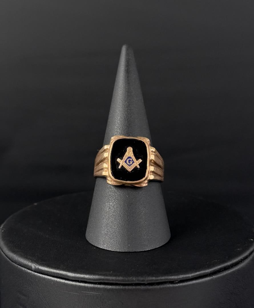 10k Gold Masonic Ring: Size 11. 4.77 grams.