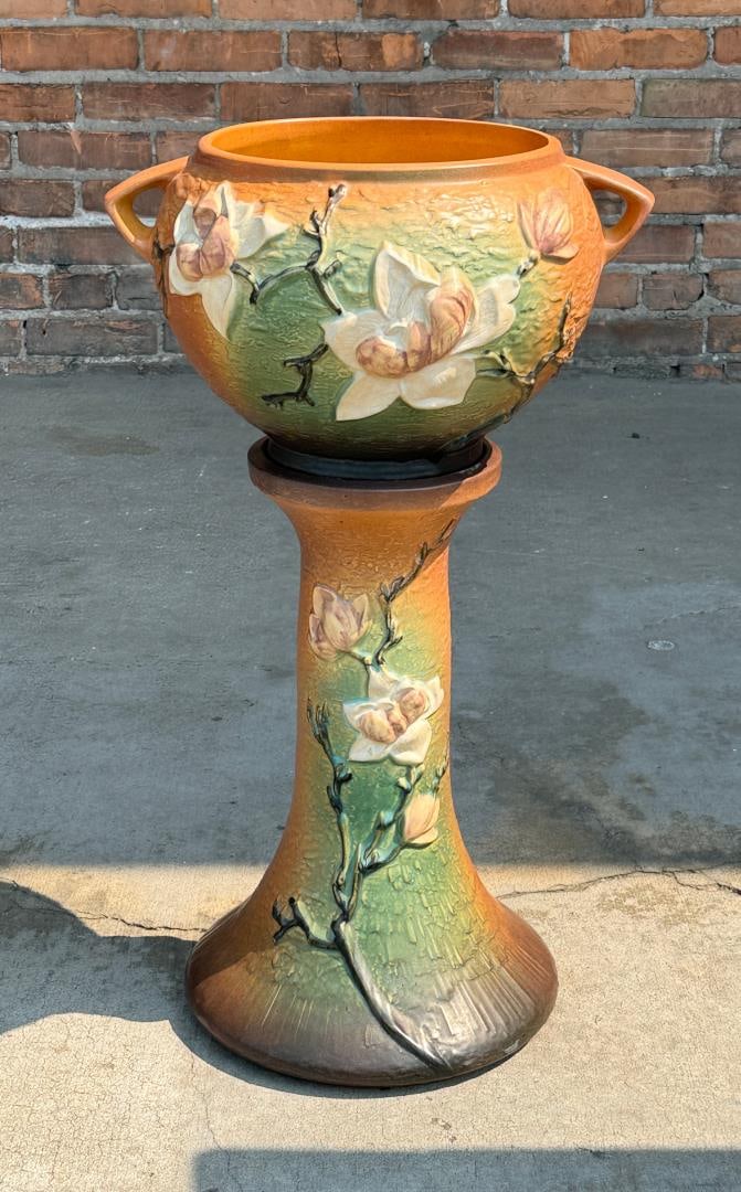 Roseville Magnolia 665-8 Pottery Jardiniere: 25" tall