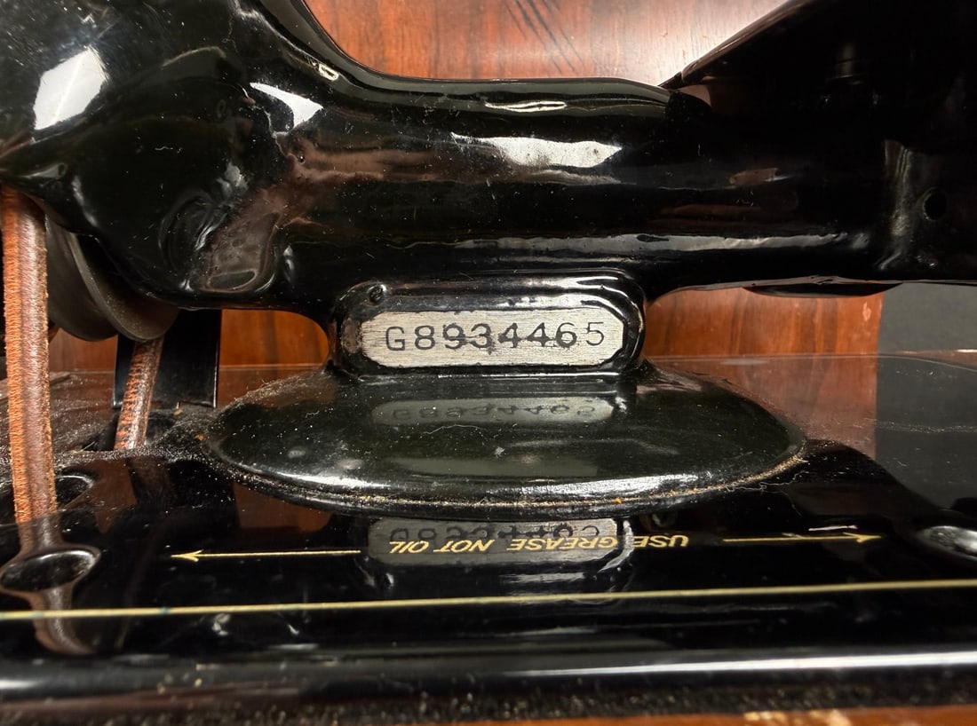 Singer Model 24-62 Sewing Machine - 10