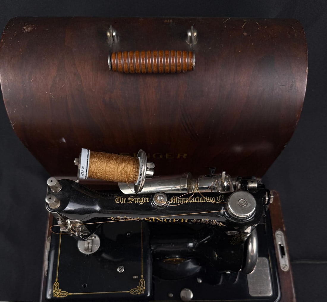 Singer Model 24-62 Sewing Machine - 3