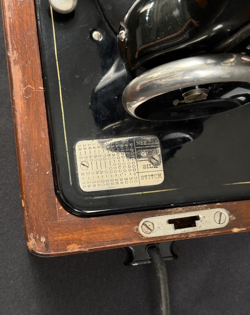 Singer Model 24-62 Sewing Machine - 5