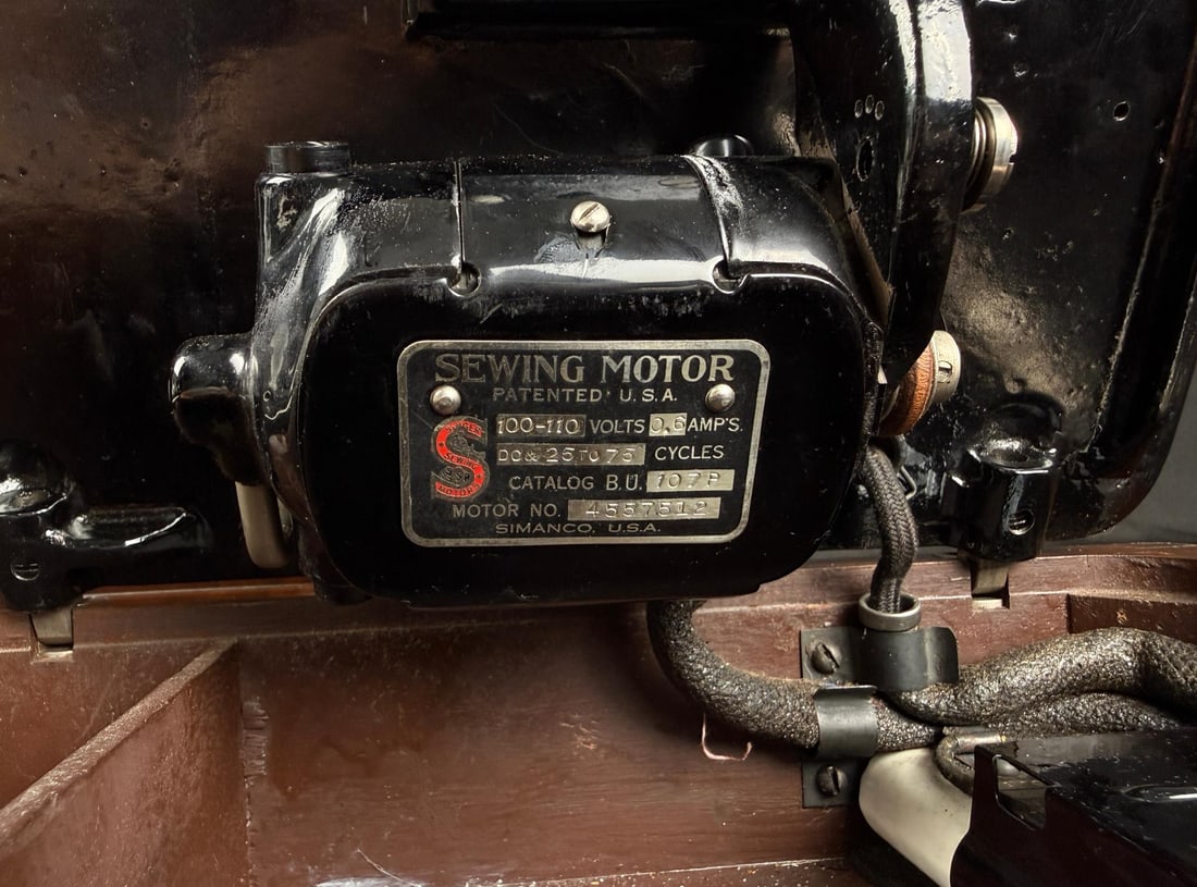 Singer Model 24-62 Sewing Machine - 8