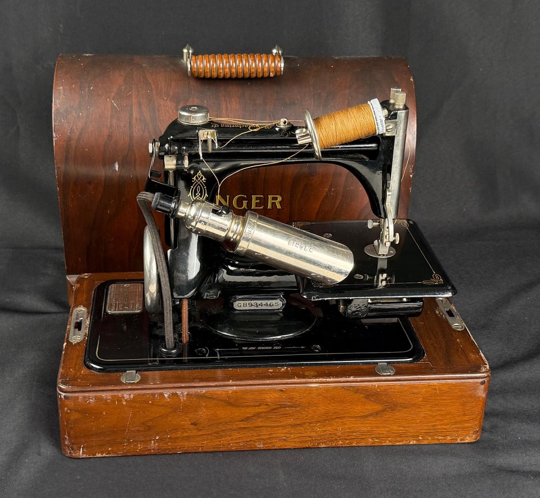 Singer Model 24-62 Sewing Machine - 9