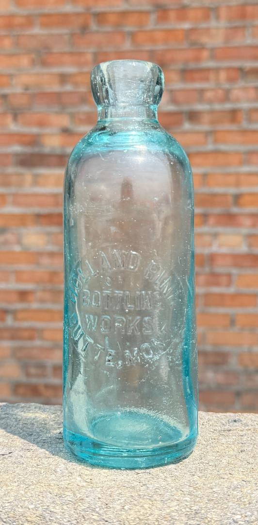 Holland Rink Butte Montana Hutchinson Soda Bottle: Nice example.