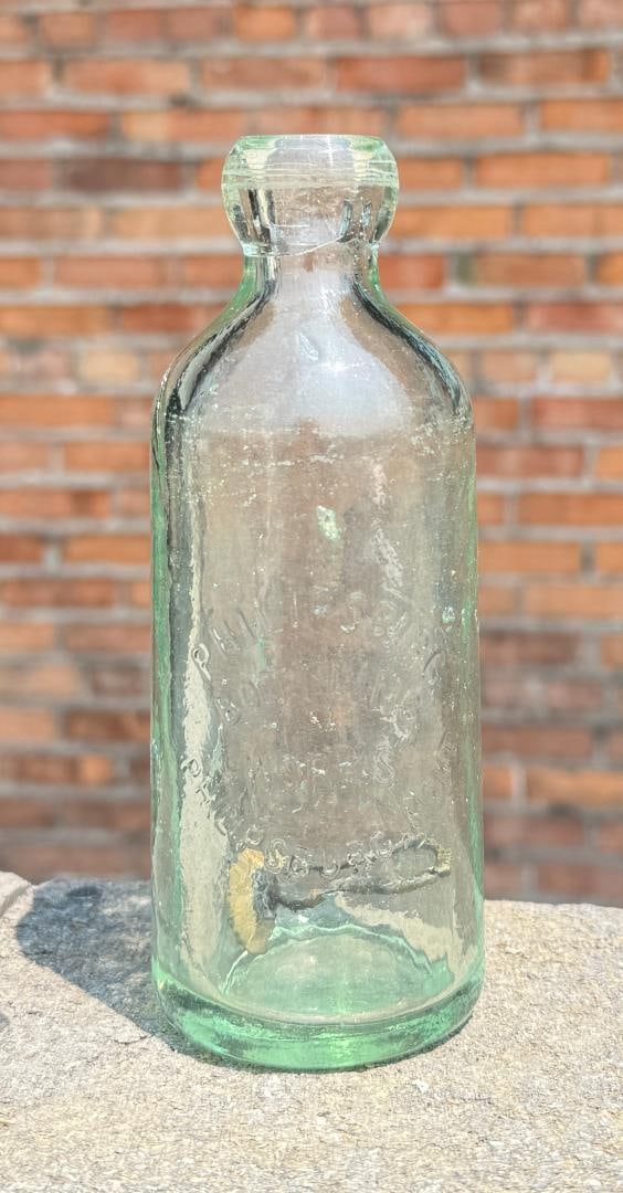 Phillipsburg Bottling Montana Hutchinson Bottle: Hutchinson Soda.