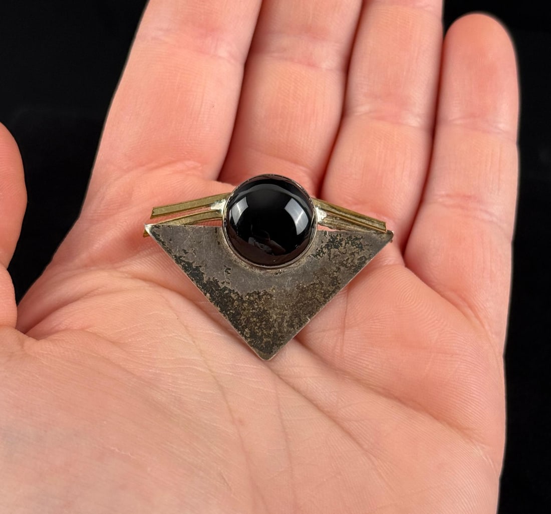 PJP Sterling Silver Onyx Brooch: 6.78 grams. 1 1/4" by 1" by 1/4".
